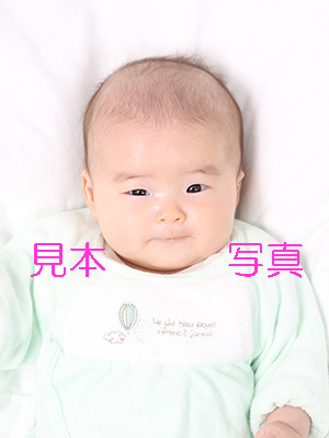 首が据わっていない赤ちゃんのパスポート申請用証明写真撮影方法